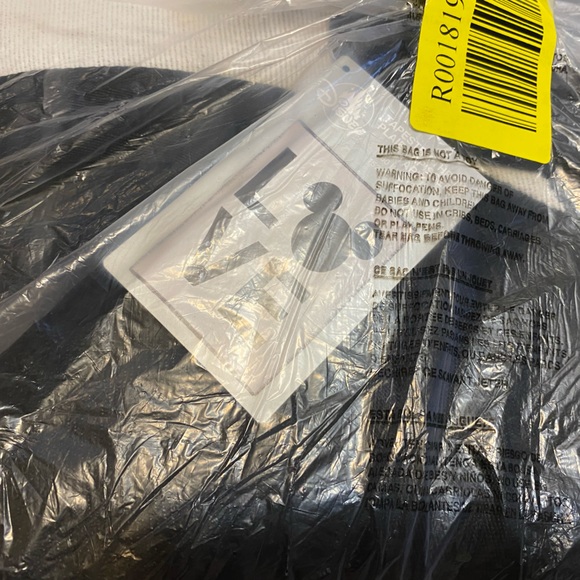 DISNEY Mickey Mouse Icon "LOVE" Tapestry Throw 60” x 72” - Picture 3 of 10